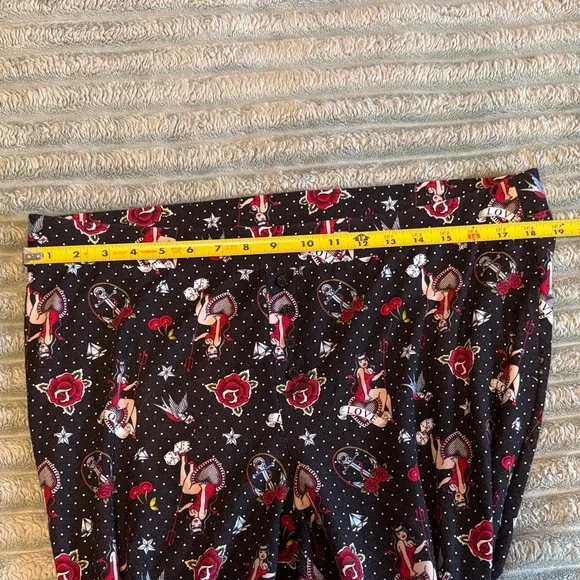 Torrid Pajama Pants She Devil with Dice Stars Hearts Diamonds Roses Plus Size 2 - Picture 4 of 6